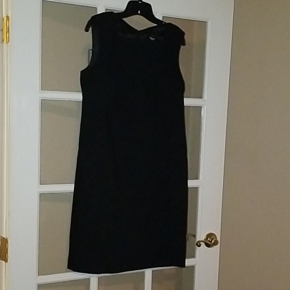 Black knee length dress - Picture 2 of 4